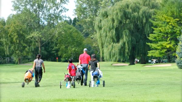 Family Golf on green